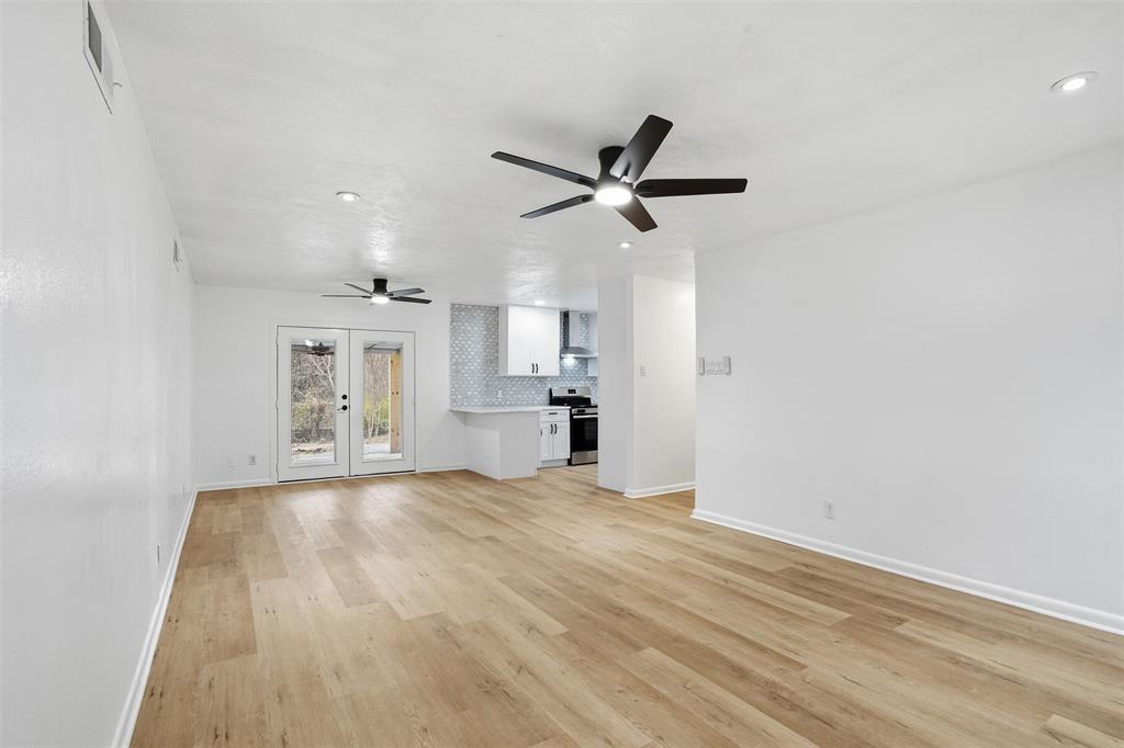 525 West Ridgewood Drive Garland, TX 75041 - Photo 4 of 39