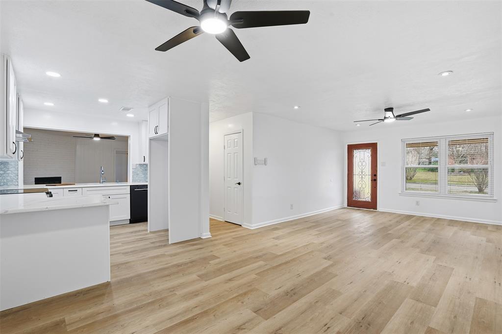 525 West Ridgewood Drive Garland, TX 75041 - Photo 6 of 39