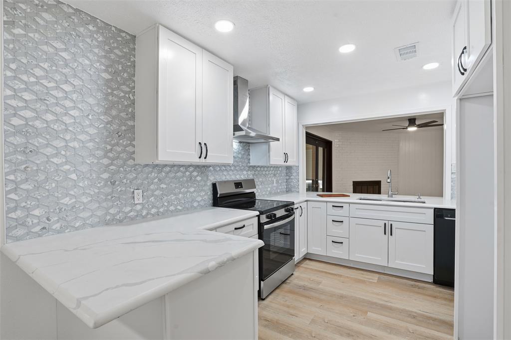 525 West Ridgewood Drive Garland, TX 75041 - Photo 8 of 39