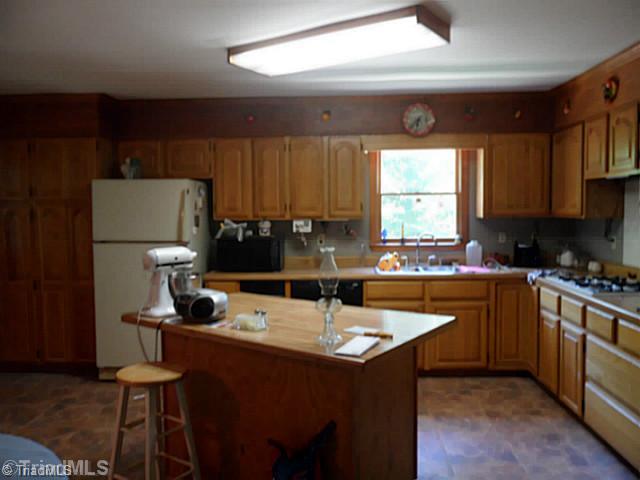 1312 Fork Bixby Road Advance, NC 27006 - Photo 5 of 13 Kitchen.