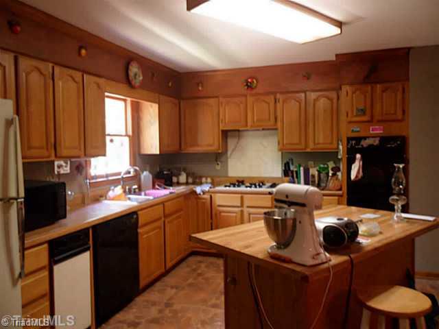 1312 Fork Bixby Road Advance, NC 27006 - Photo 6 of 13 Kitchen.