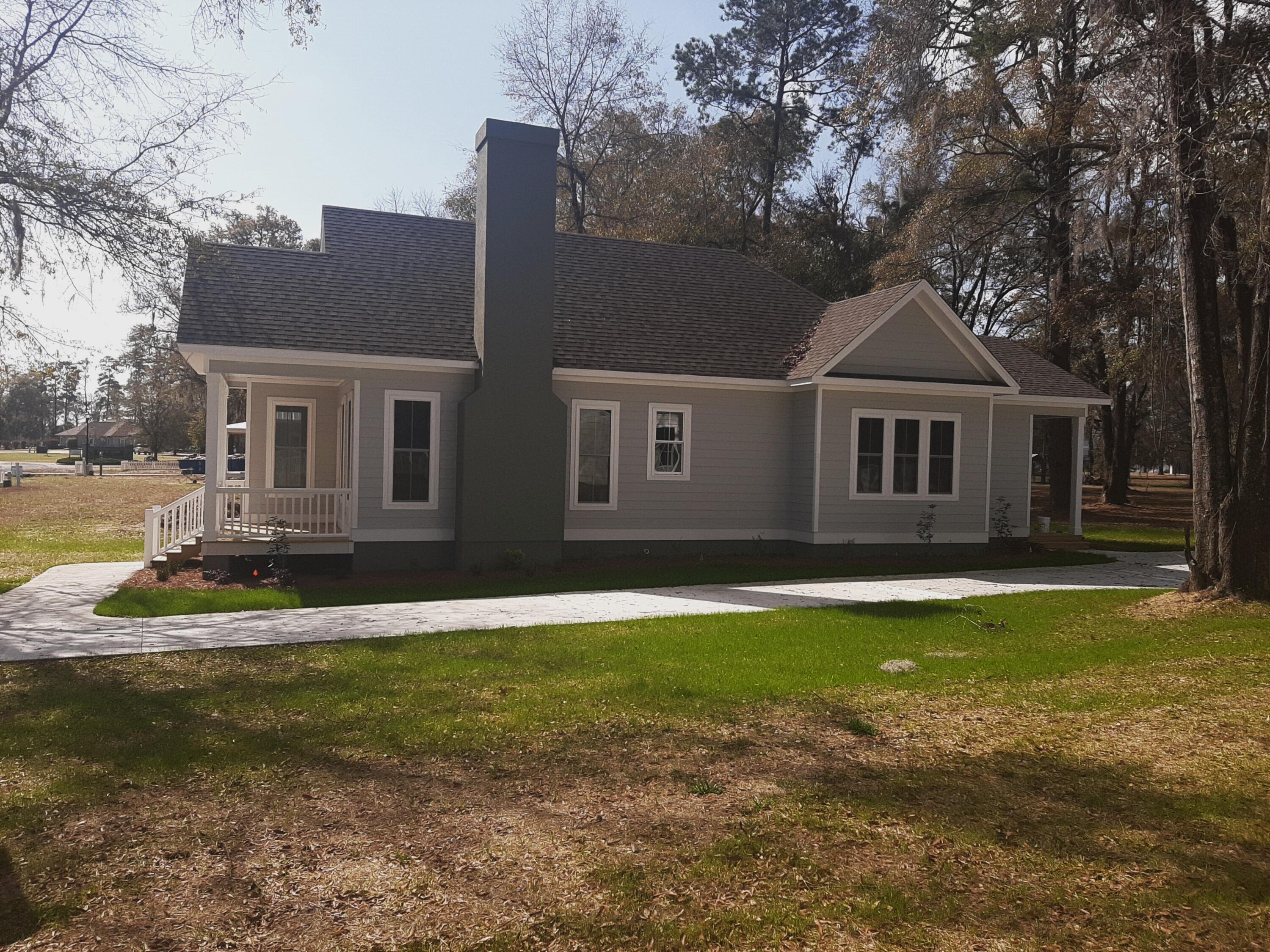 1796 Gordon Road Summerton, SC 29148 - Photo 2 of 29 Side View