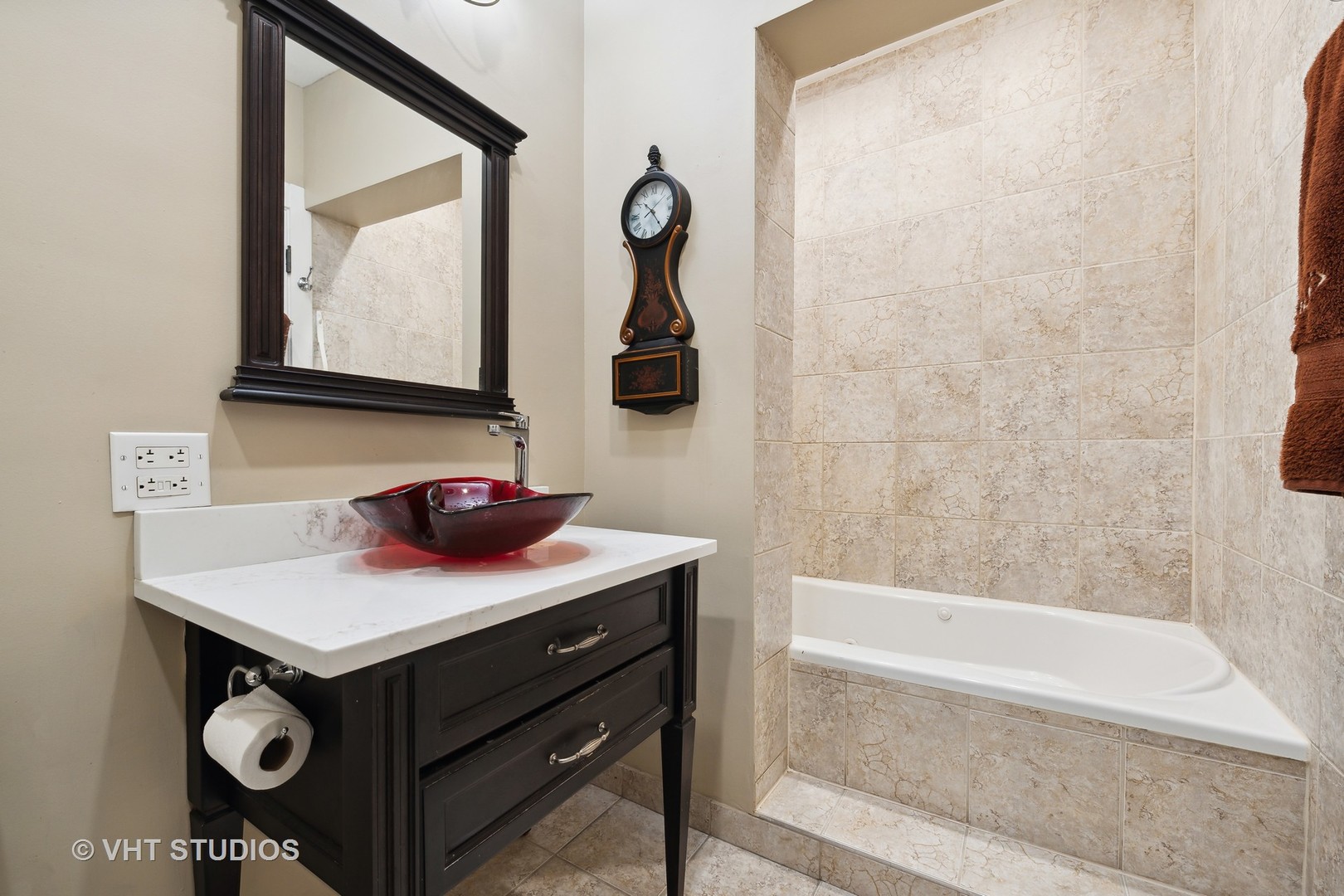 4506 North Beacon Street, Unit 3 Chicago, IL 60640 - Photo 11 of 23 a bathroom with a sink and a bathtub