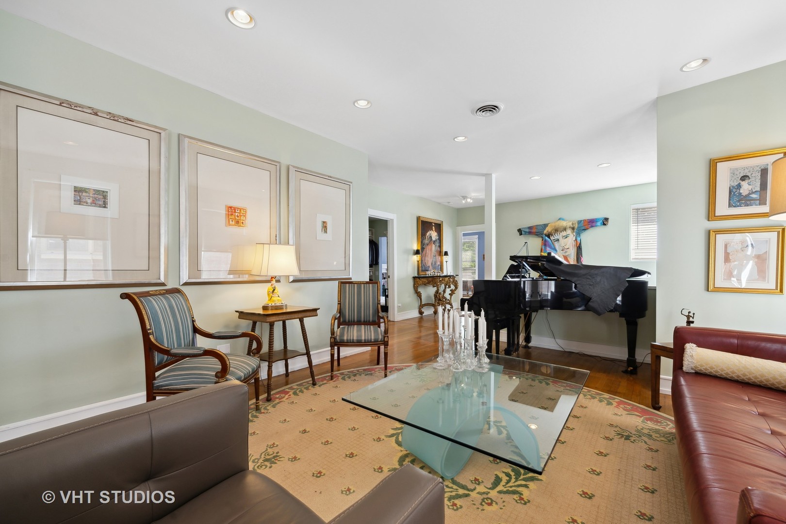 4506 North Beacon Street, Unit 3 Chicago, IL 60640 - Photo 13 of 23 a living room with furniture