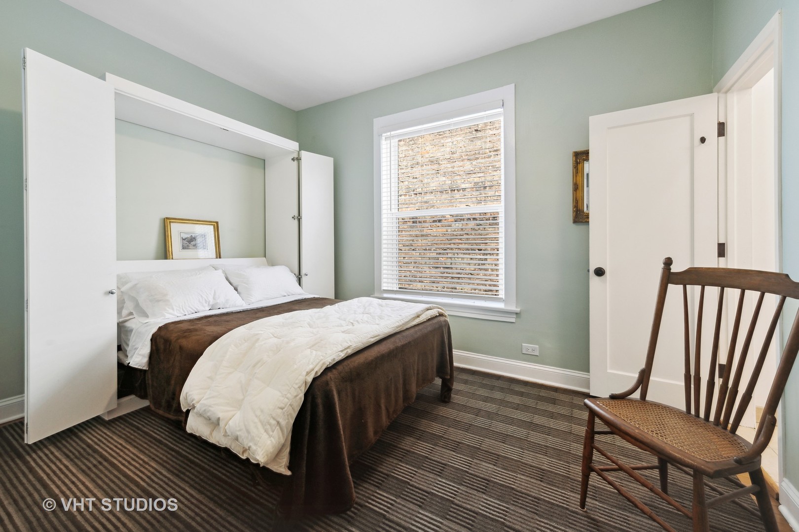 4506 North Beacon Street, Unit 3 Chicago, IL 60640 - Photo 17 of 23 a bedroom with a bed and a window