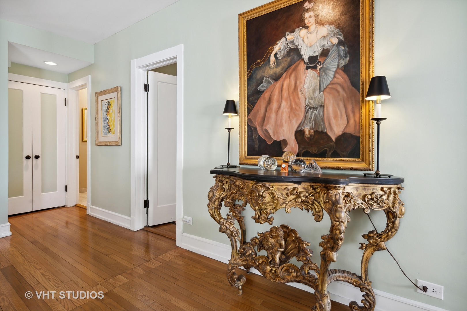 4506 North Beacon Street, Unit 3 Chicago, IL 60640 - Photo 6 of 23 a view of a living room