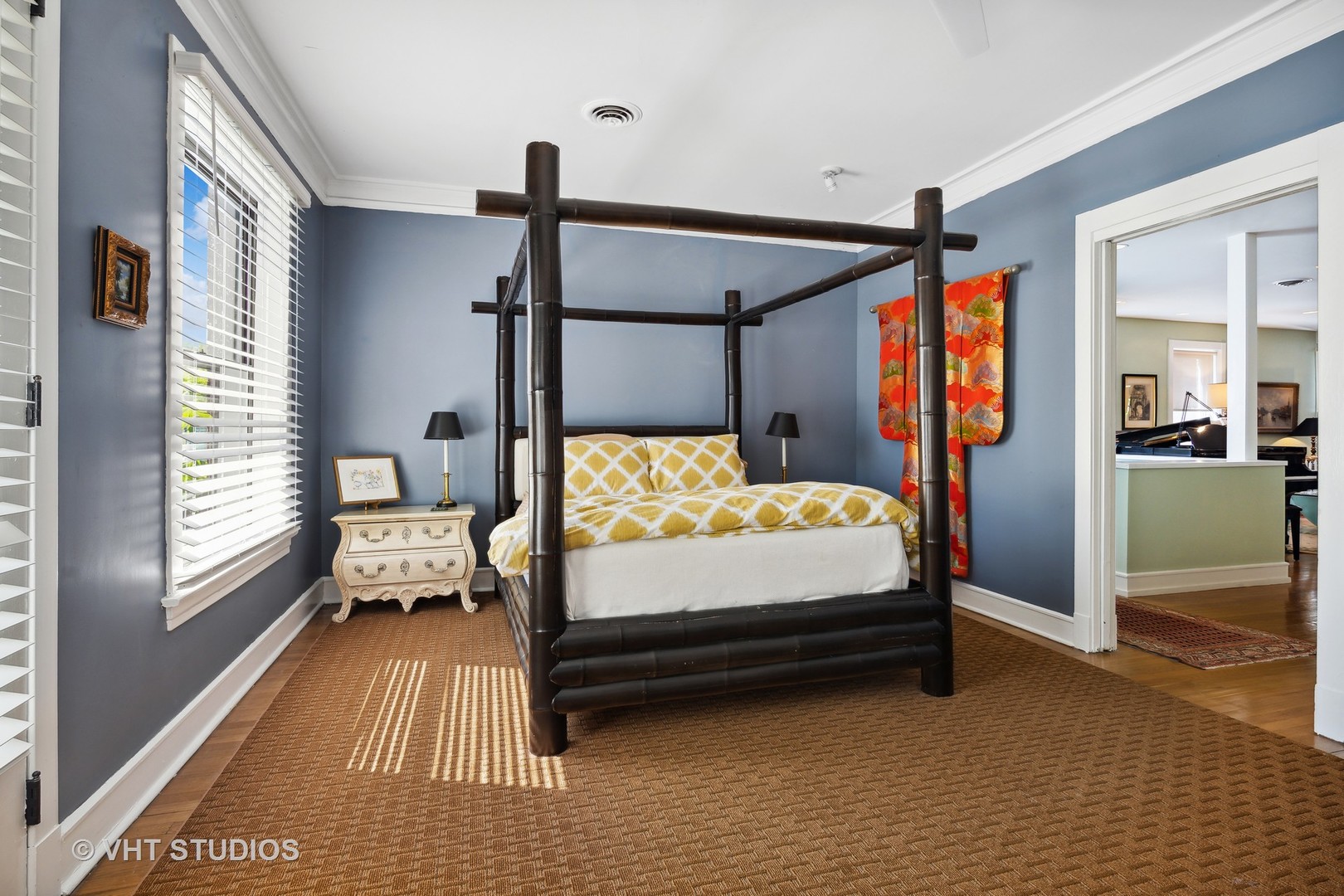4506 North Beacon Street, Unit 3 Chicago, IL 60640 - Photo 7 of 23 a bed room with a bed and a window