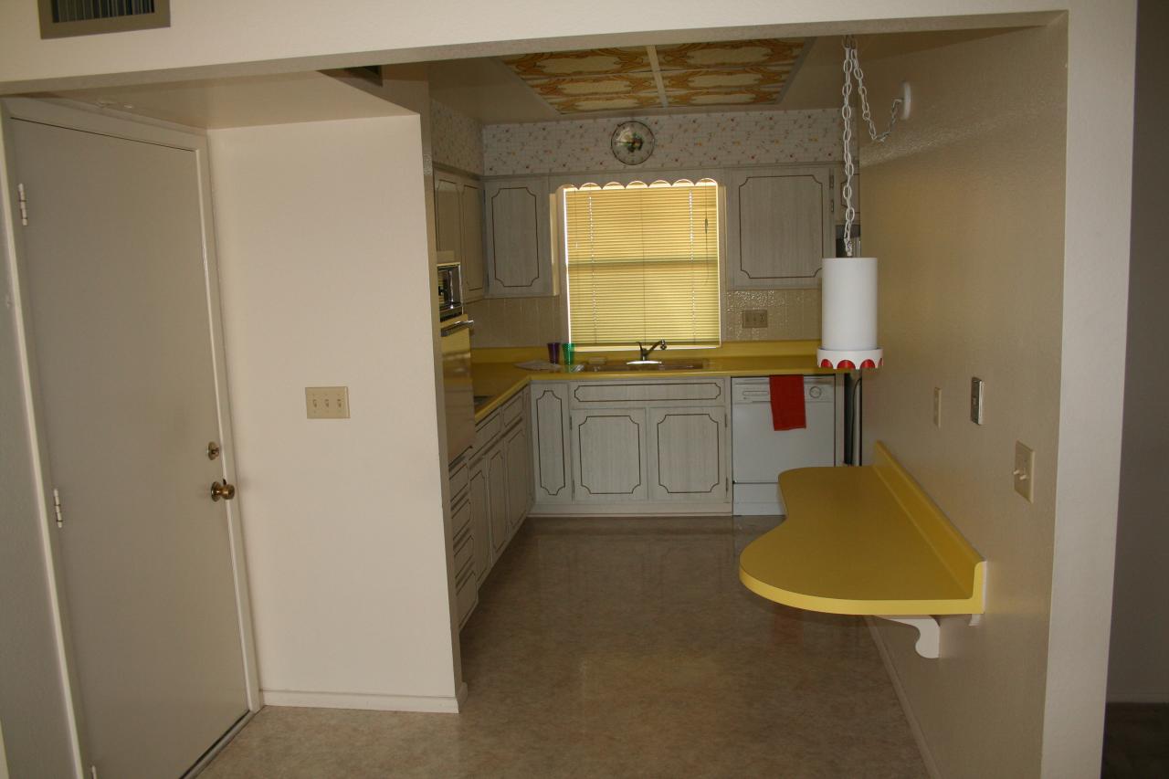 505 South Rochester Mesa, AZ 85206 - Photo 5 of 12 Kitchen