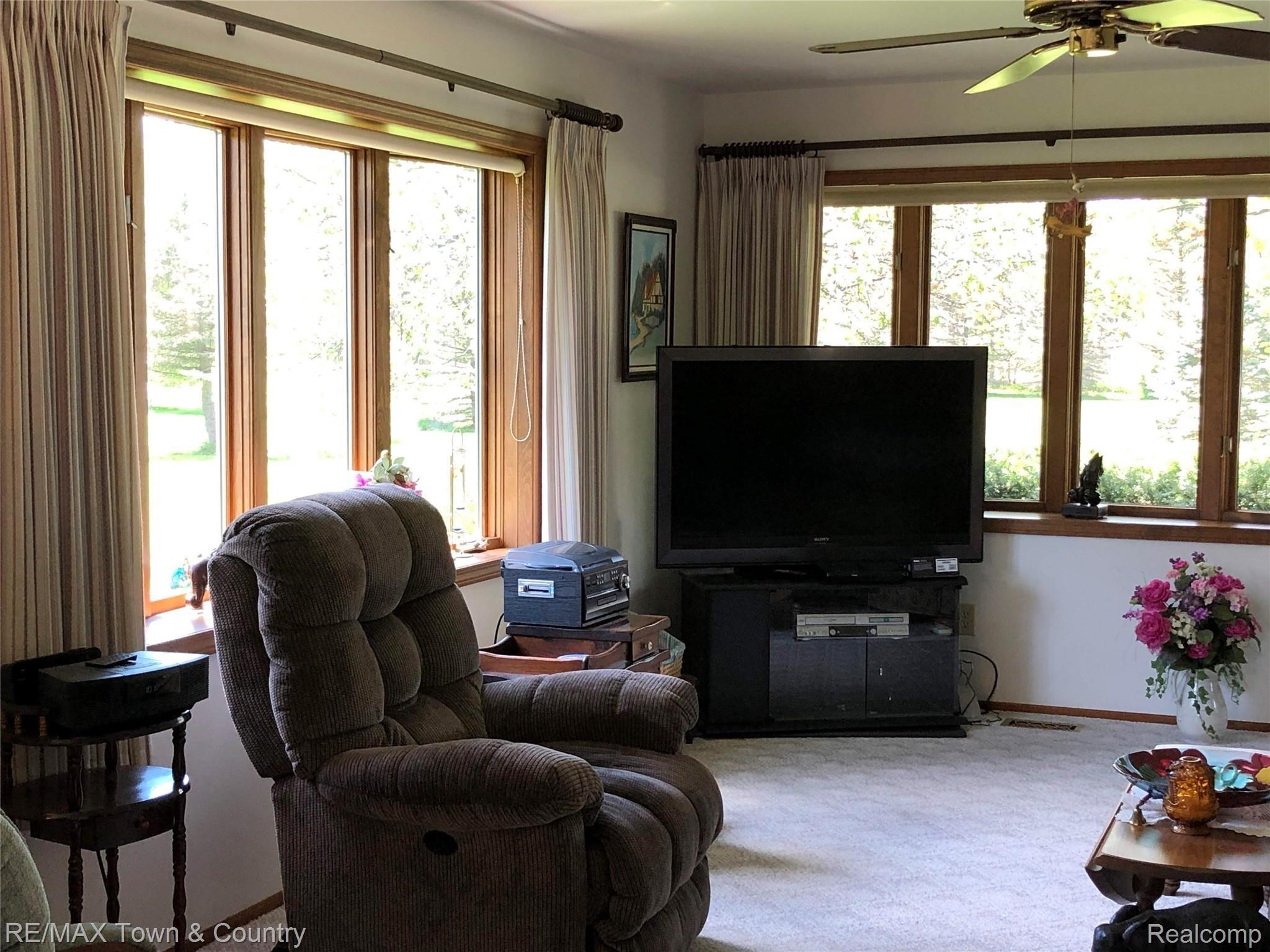 14456 Neff Road Clio, MI 48420 - Photo 5 of 36 IMG_2676.jpg