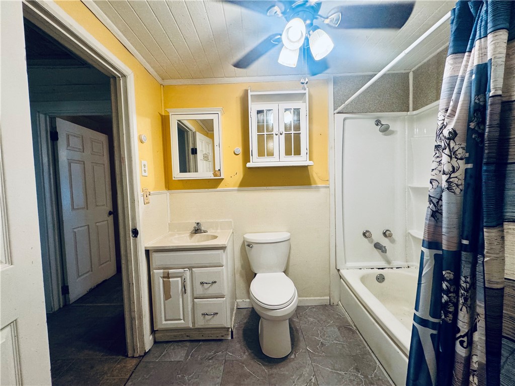 717 Rice Street Calhoun Falls, SC 29628 - Photo 15 of 29 BATHROOM