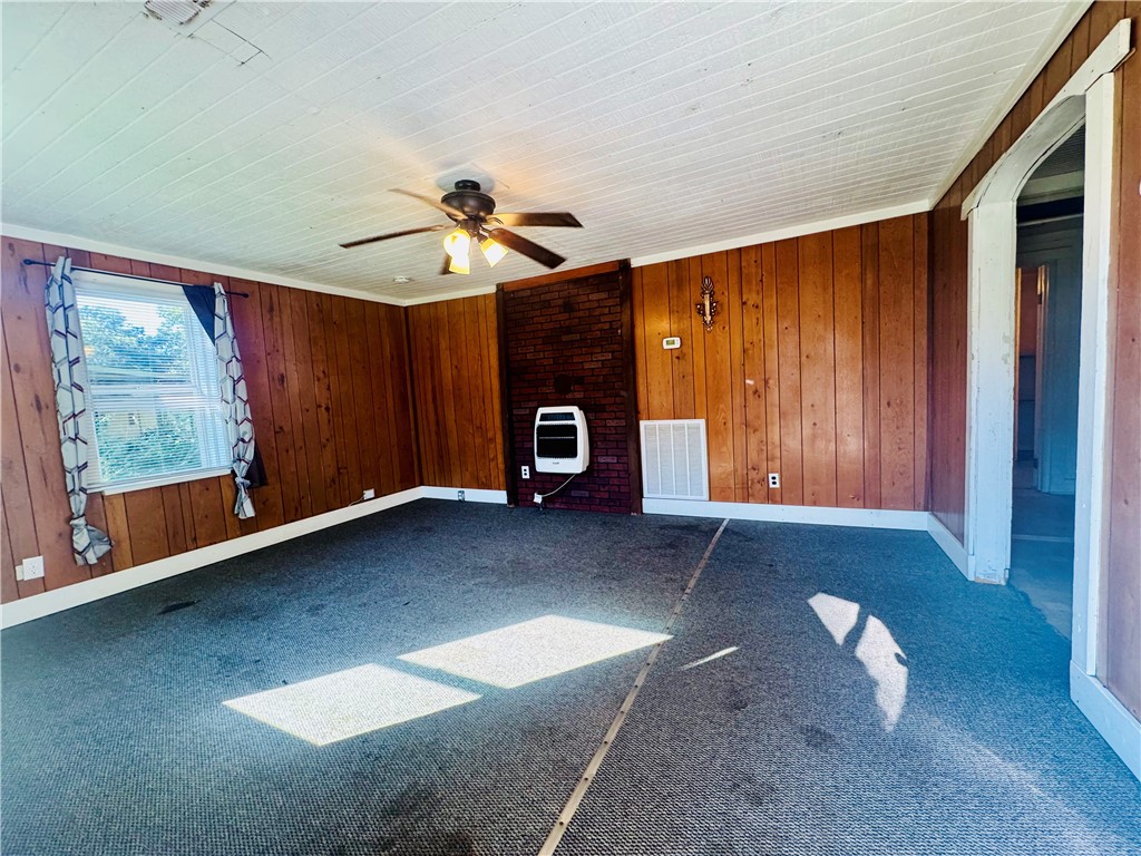 717 Rice Street Calhoun Falls, SC 29628 - Photo 3 of 29 LIVING ROOM