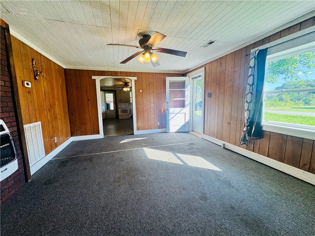 717 Rice Street Calhoun Falls, SC 29628 - Photo 5 of 29 LIVING ROOM