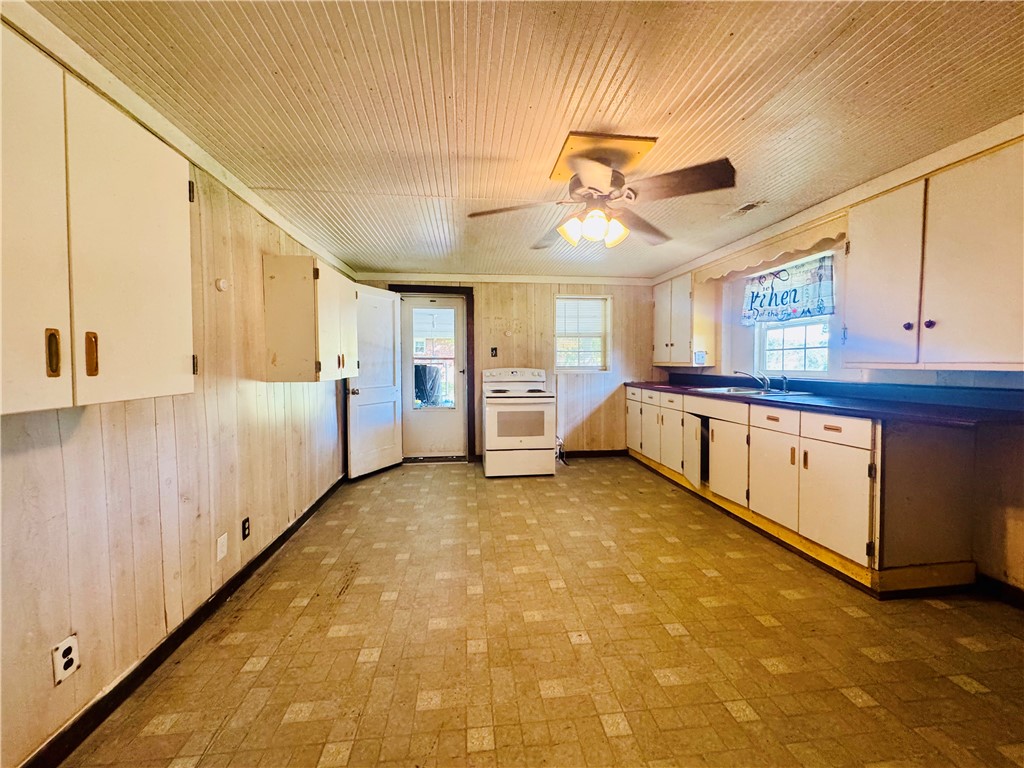 717 Rice Street Calhoun Falls, SC 29628 - Photo 7 of 29 KITCHEN