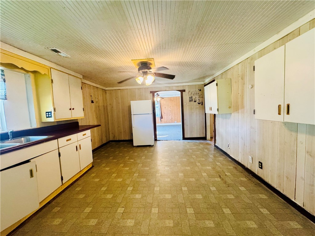 717 Rice Street Calhoun Falls, SC 29628 - Photo 9 of 29 KITCHEN