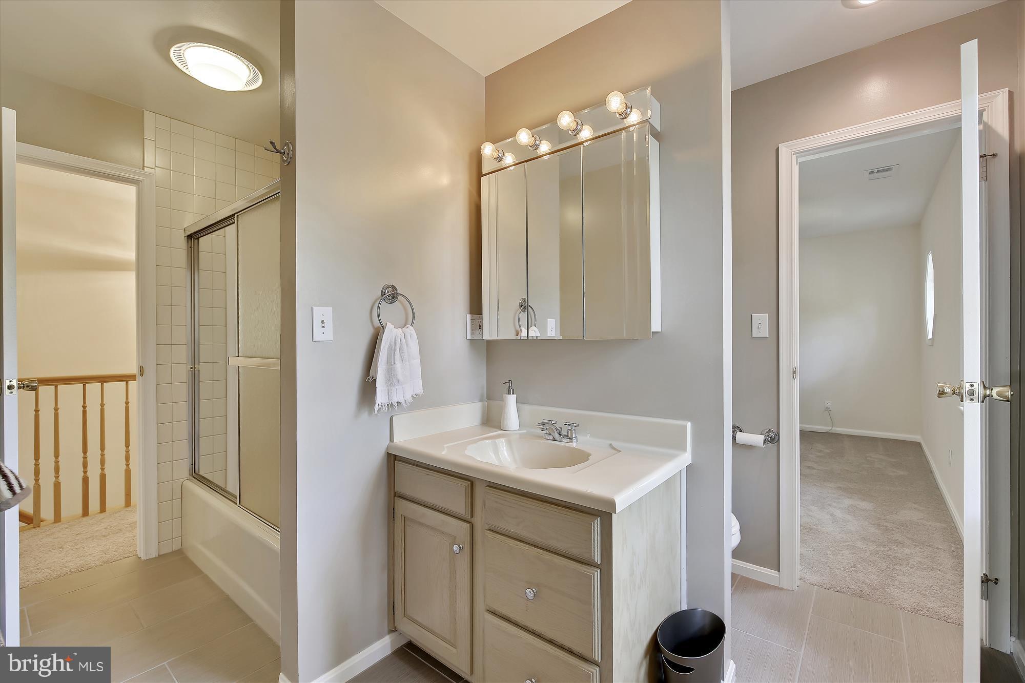 12913 Two Farm Drive Silver Spring, MD 20904 - Photo 20 of 28 Upper Shared Full Bath