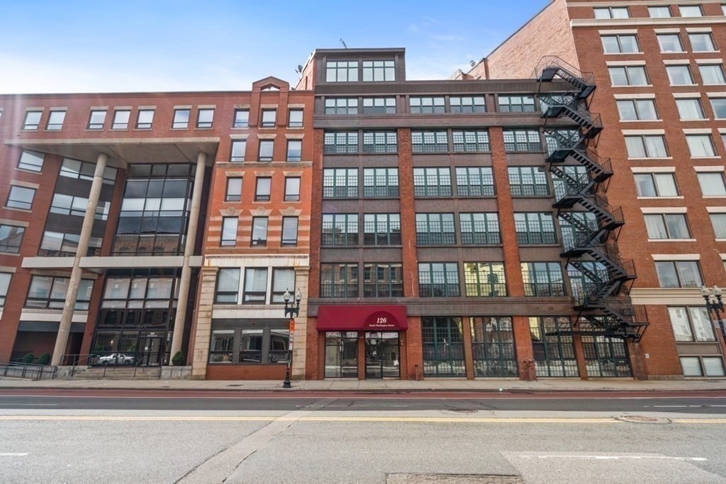 126 North Washington Street, Unit 3 Boston, MA 02114 - Photo 10 of 10 a view of a large building