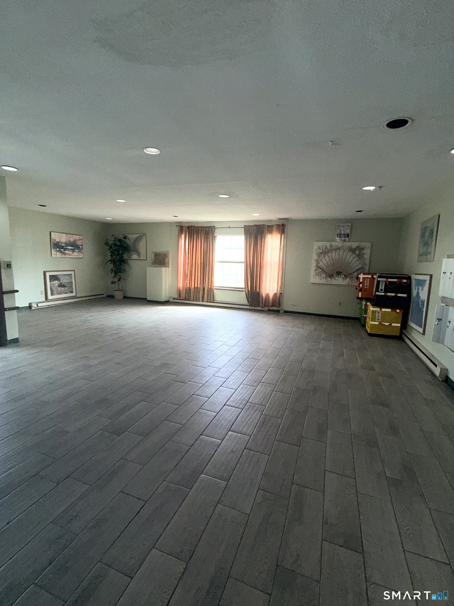 45 Stevens Street, Unit 1D Bridgeport, CT 06606 - Photo 11 of 12 Lobby