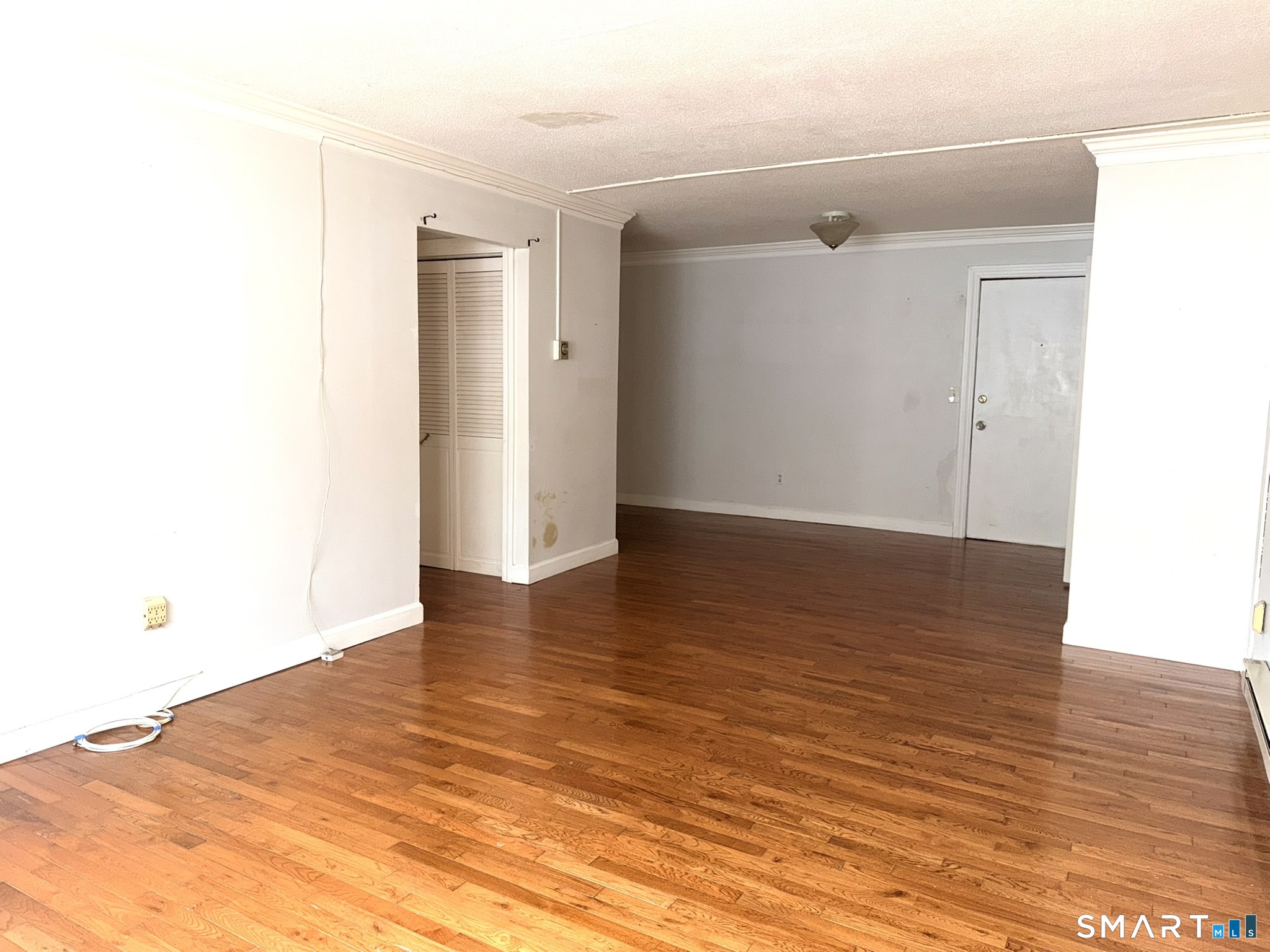 45 Stevens Street, Unit 1D Bridgeport, CT 06606 - Photo 3 of 12 living room/dining area