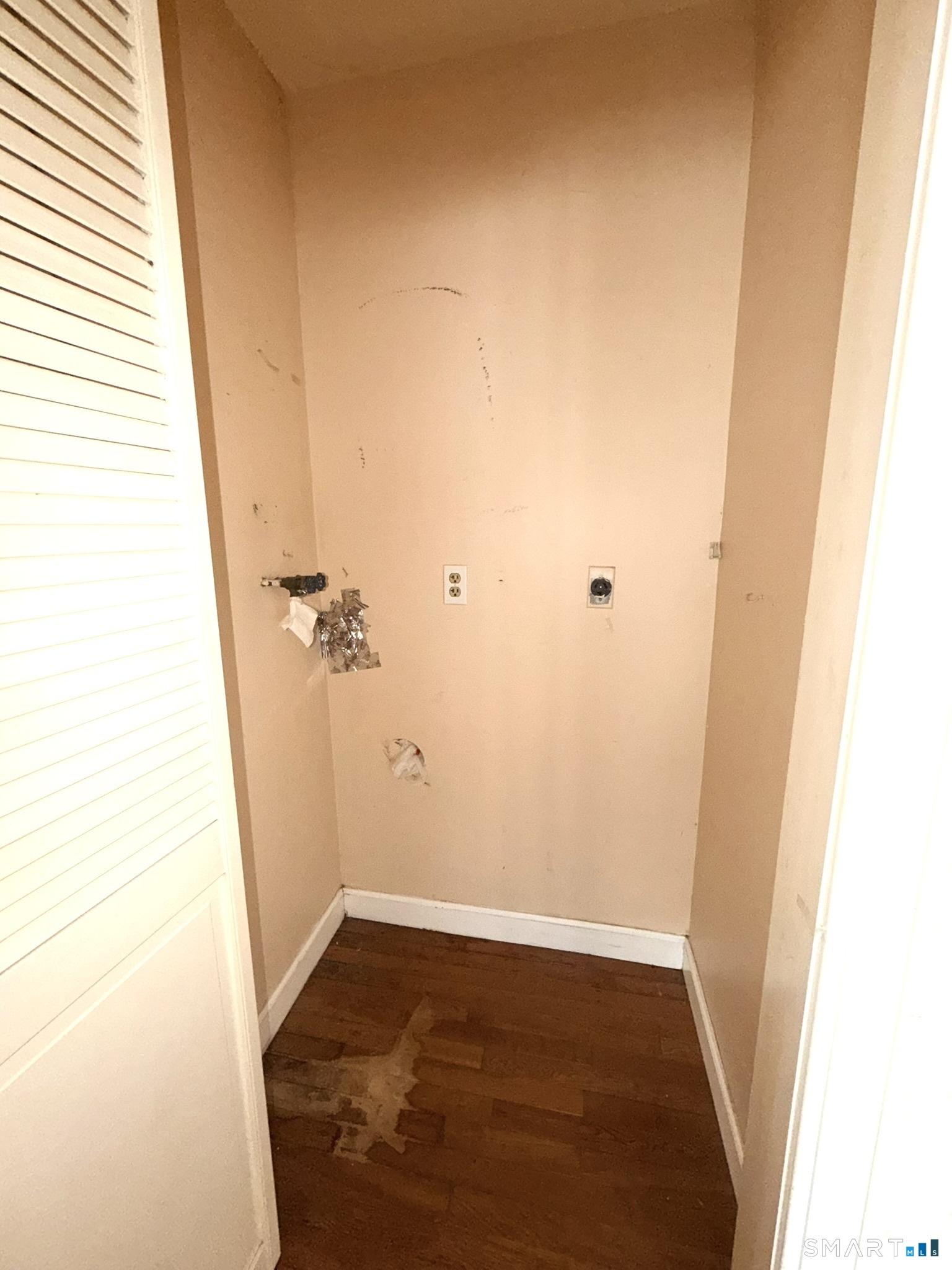 45 Stevens Street, Unit 1D Bridgeport, CT 06606 - Photo 8 of 12 Laundry closet