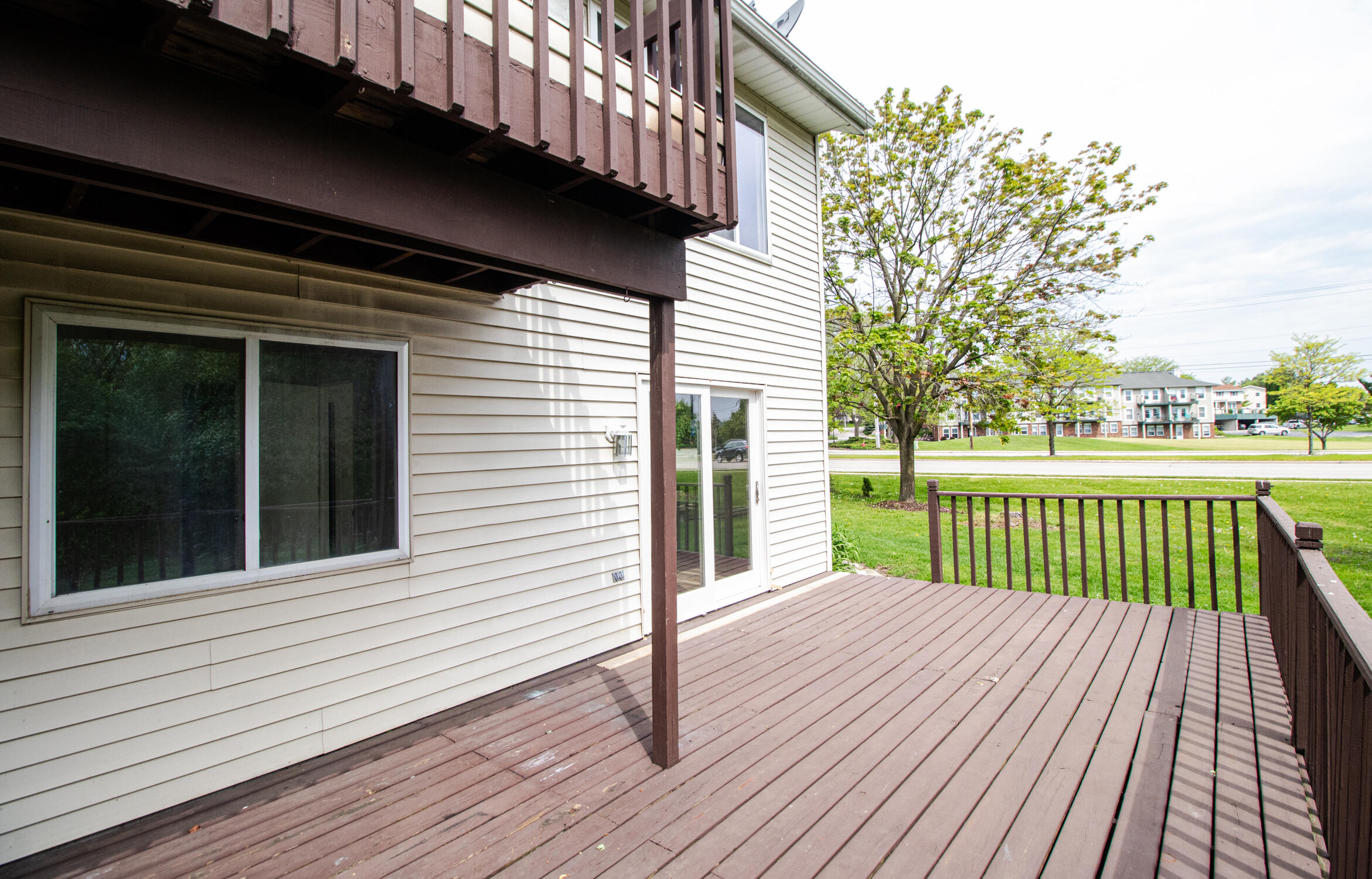 1410 South River Road New Berlin, WI 53151 - Photo 8 of 41 Deck