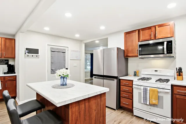 $259,900 | 8915 Pine Avenue, Wonder Lake, IL 60097