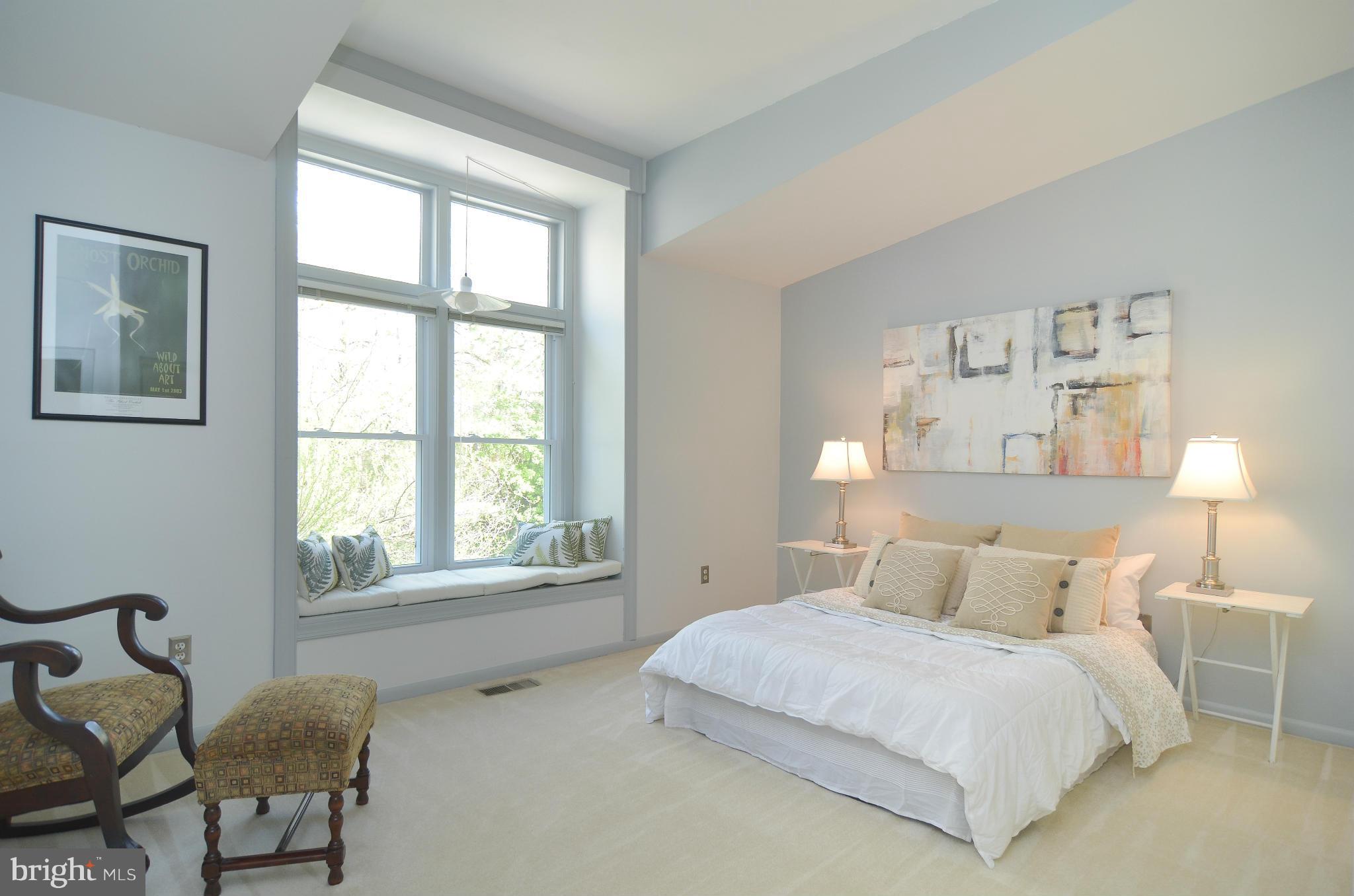 11125 Watermans Drive Reston, VA 20191 - Photo 19 of 26 Bedroom #3 has a window seat and large windows!