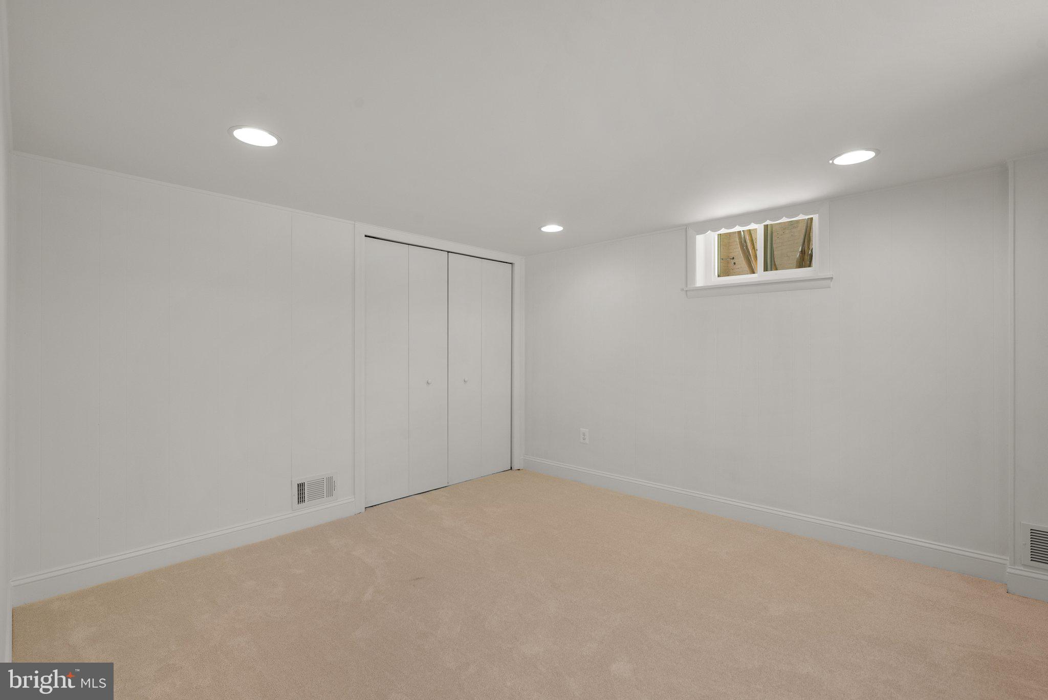 10126 Renfrew Road Silver Spring, MD 20901 - Photo 28 of 40 an empty room with a workbench