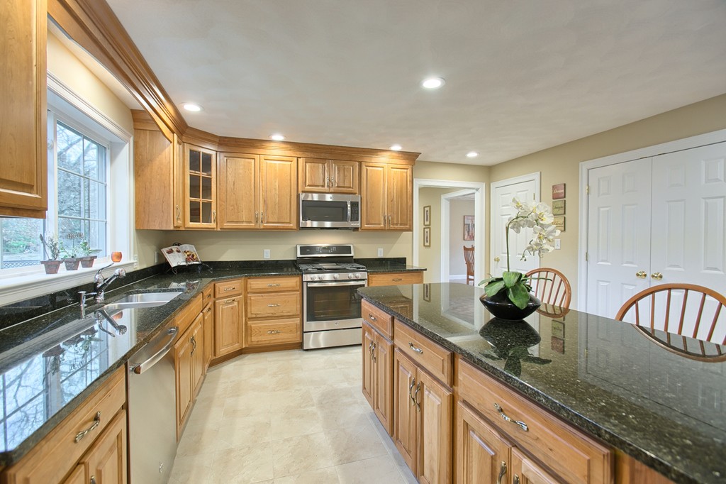 34 Concord Road Westford, MA 01886 - Photo 12 of 30 Gallery Image 12