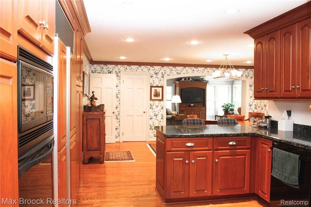 281 Warrington Road Bloomfield Hills, MI 48304 - Photo 9 of 25 Warrington-7.jpg