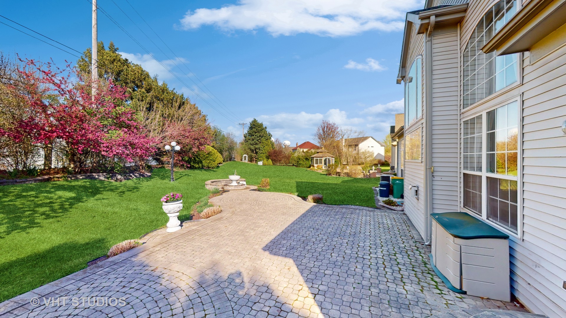 811 Commons Road Naperville, IL 60563 - Photo 49 of 61 a view of a garden with a house