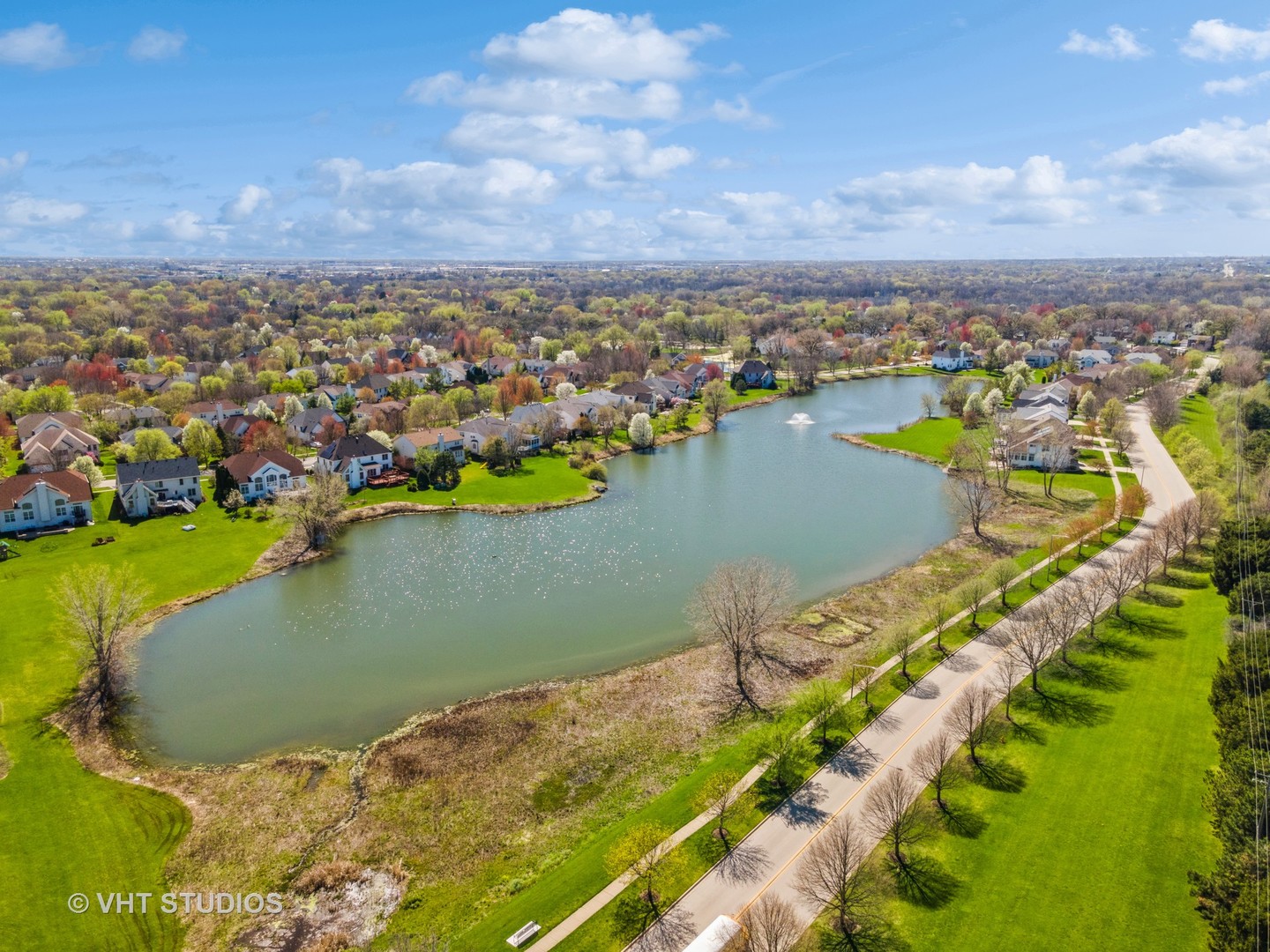 811 Commons Road Naperville, IL 60563 - Photo 56 of 61 a view of a city