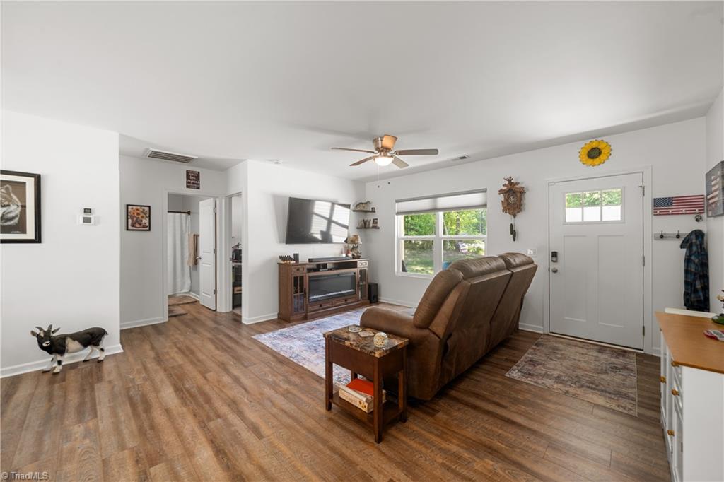 147 Lambeth Road Thomasville, NC 27360 - Photo 6 of 40