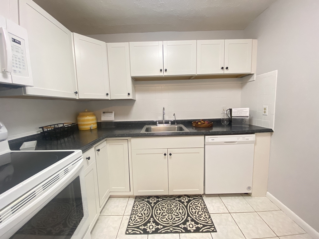 11 Weld Street, Unit 14 Framingham, MA 01702 - Photo 4 of 21