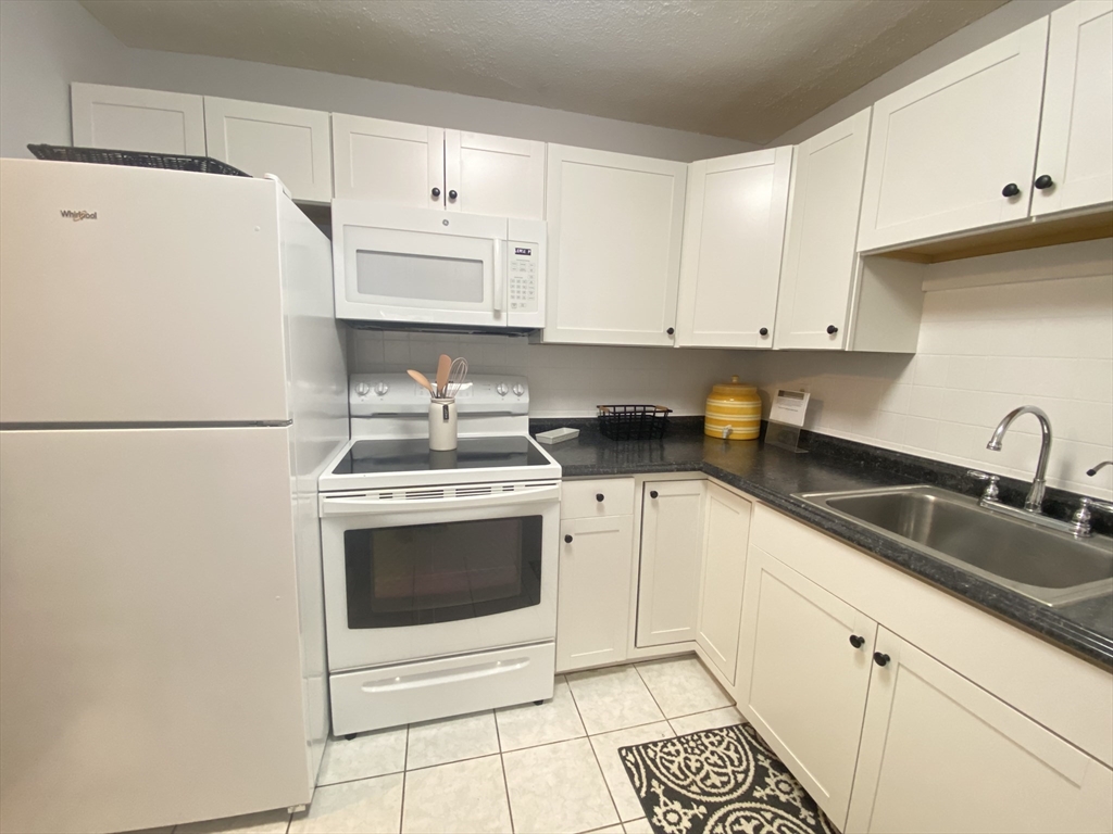 11 Weld Street, Unit 14 Framingham, MA 01702 - Photo 6 of 21