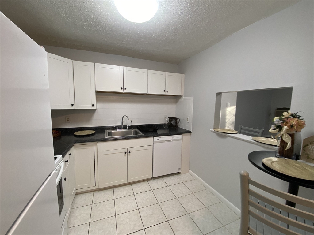 11 Weld Street, Unit 14 Framingham, MA 01702 - Photo 7 of 21