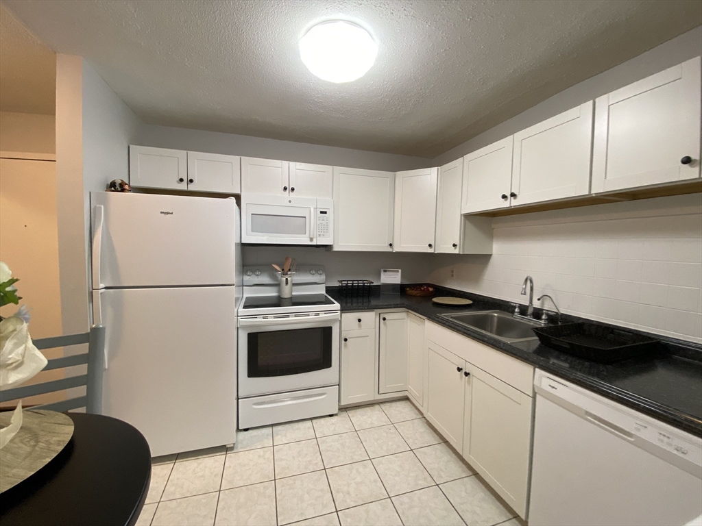 11 Weld Street, Unit 14 Framingham, MA 01702 - Photo 8 of 21