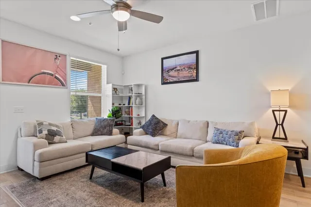 $3,400 | 2516 Simond Avenue, Unit D, Austin, TX 78723
