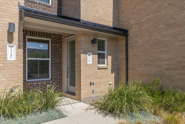 $3,400 | 2516 Simond Avenue, Unit D, Austin, TX 78723