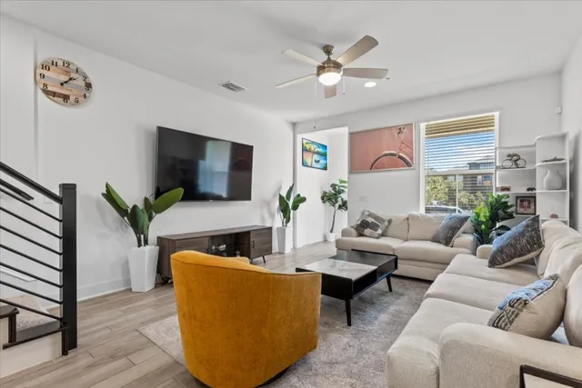 $3,400 | 2516 Simond Avenue, Unit D, Austin, TX 78723