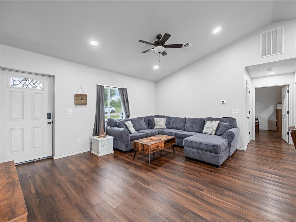 106 Edith Street Bowie, TX 76230 - Photo 4 of 19