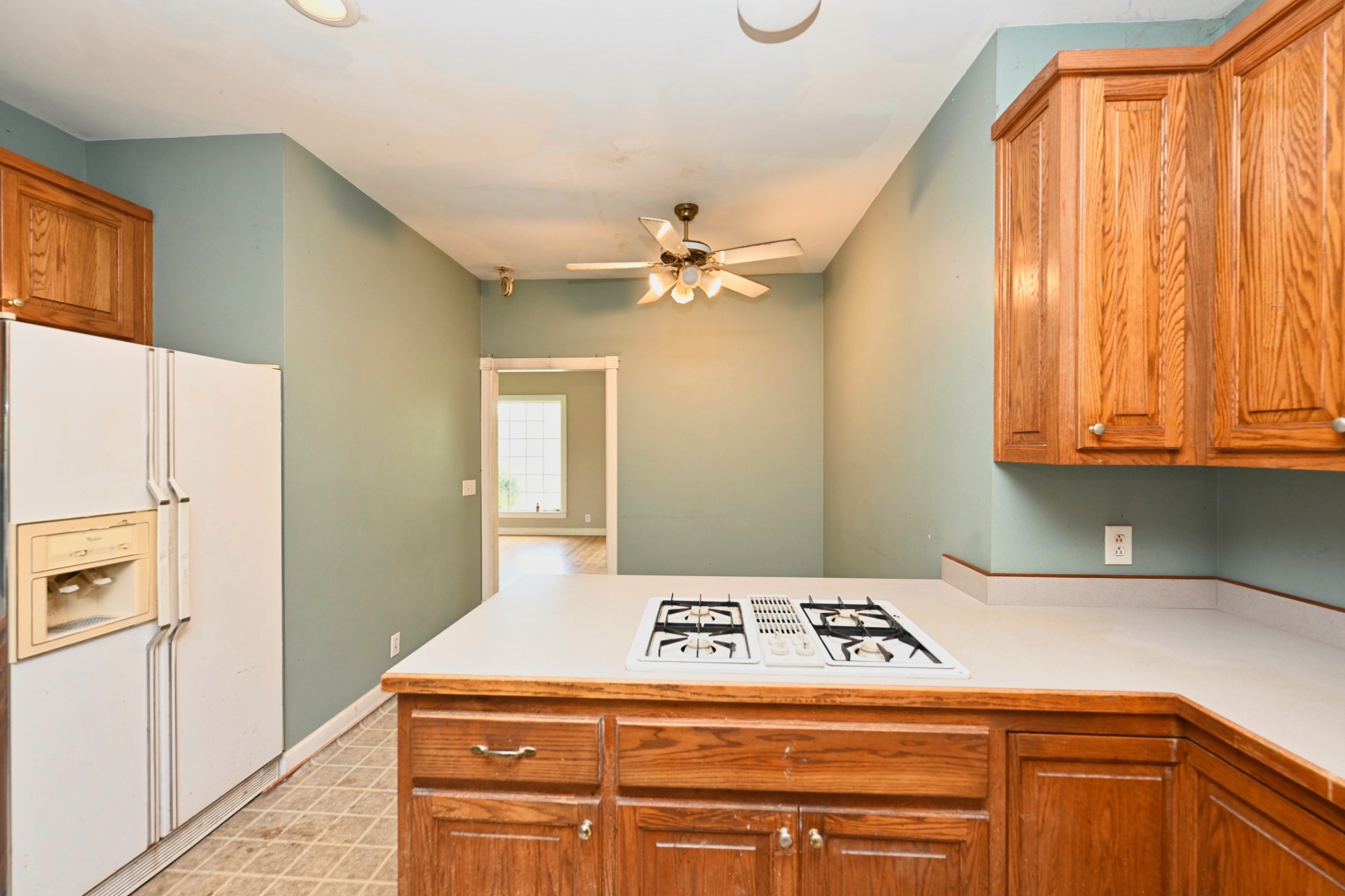 795 New Shackle Island Road Hendersonville, TN 37075 - Photo 12 of 41 a kitchen with a stove and a refrigerator