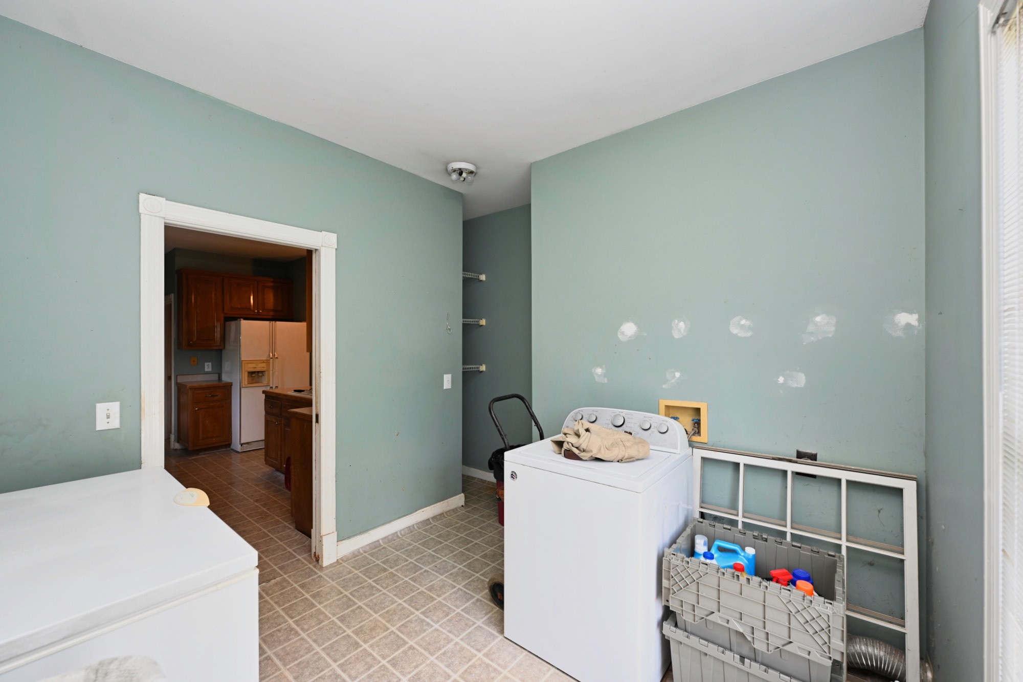 795 New Shackle Island Road Hendersonville, TN 37075 - Photo 13 of 41 a room with a table and workspace