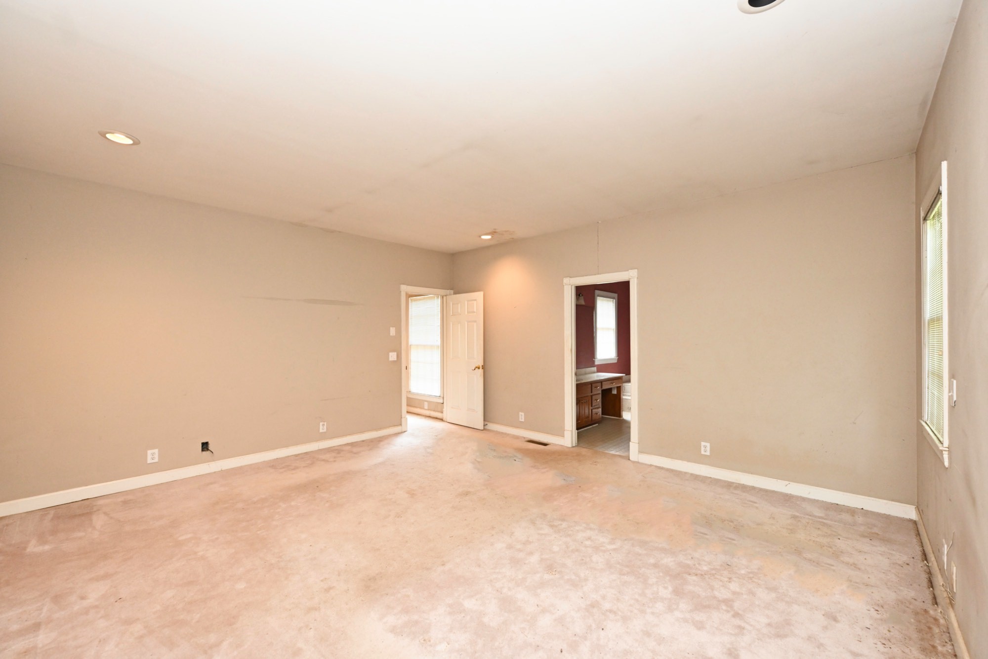 795 New Shackle Island Road Hendersonville, TN 37075 - Photo 15 of 41 an empty room with closet and windows