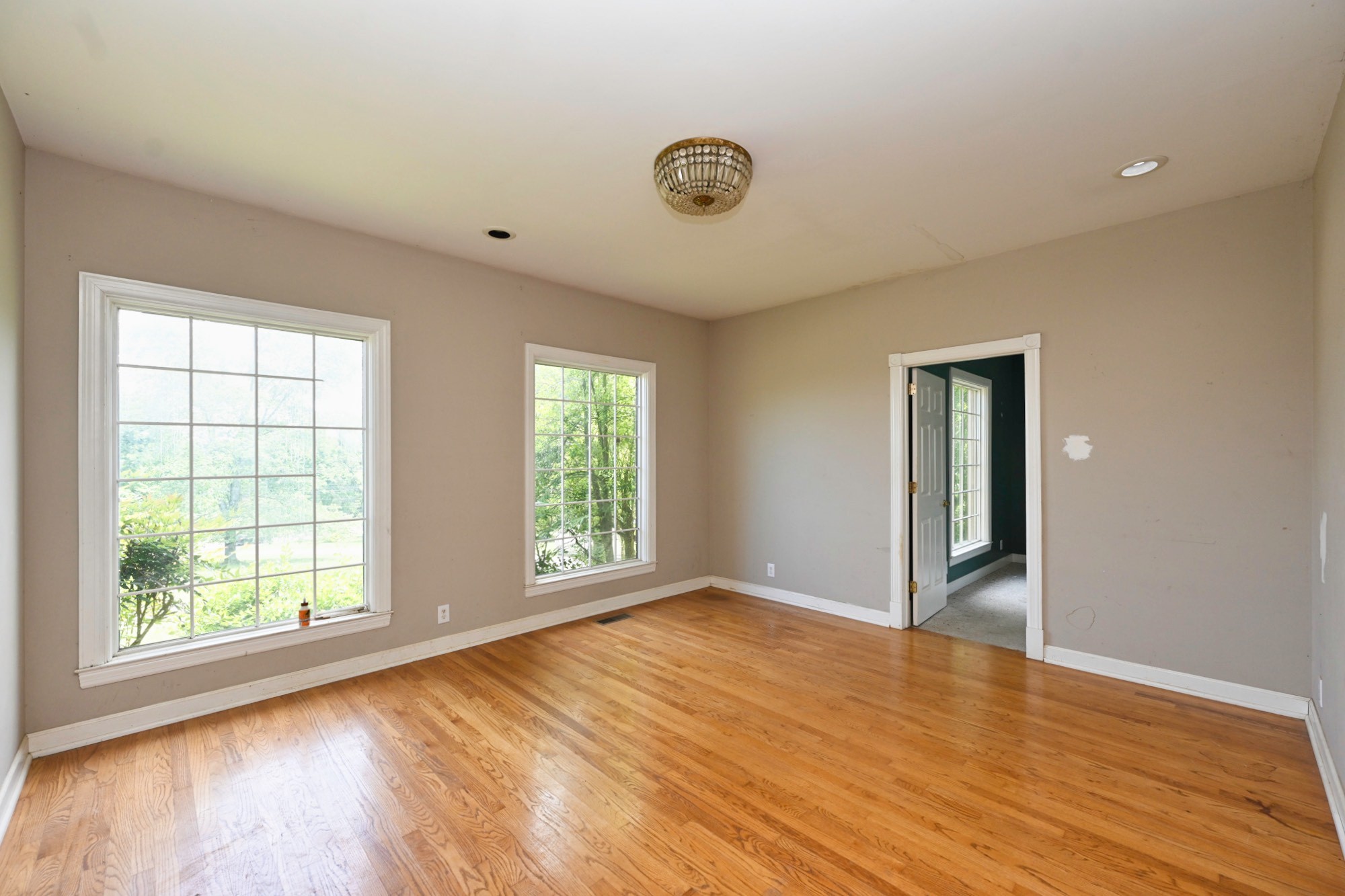 795 New Shackle Island Road Hendersonville, TN 37075 - Photo 19 of 41 an empty room with wooden floor and windows