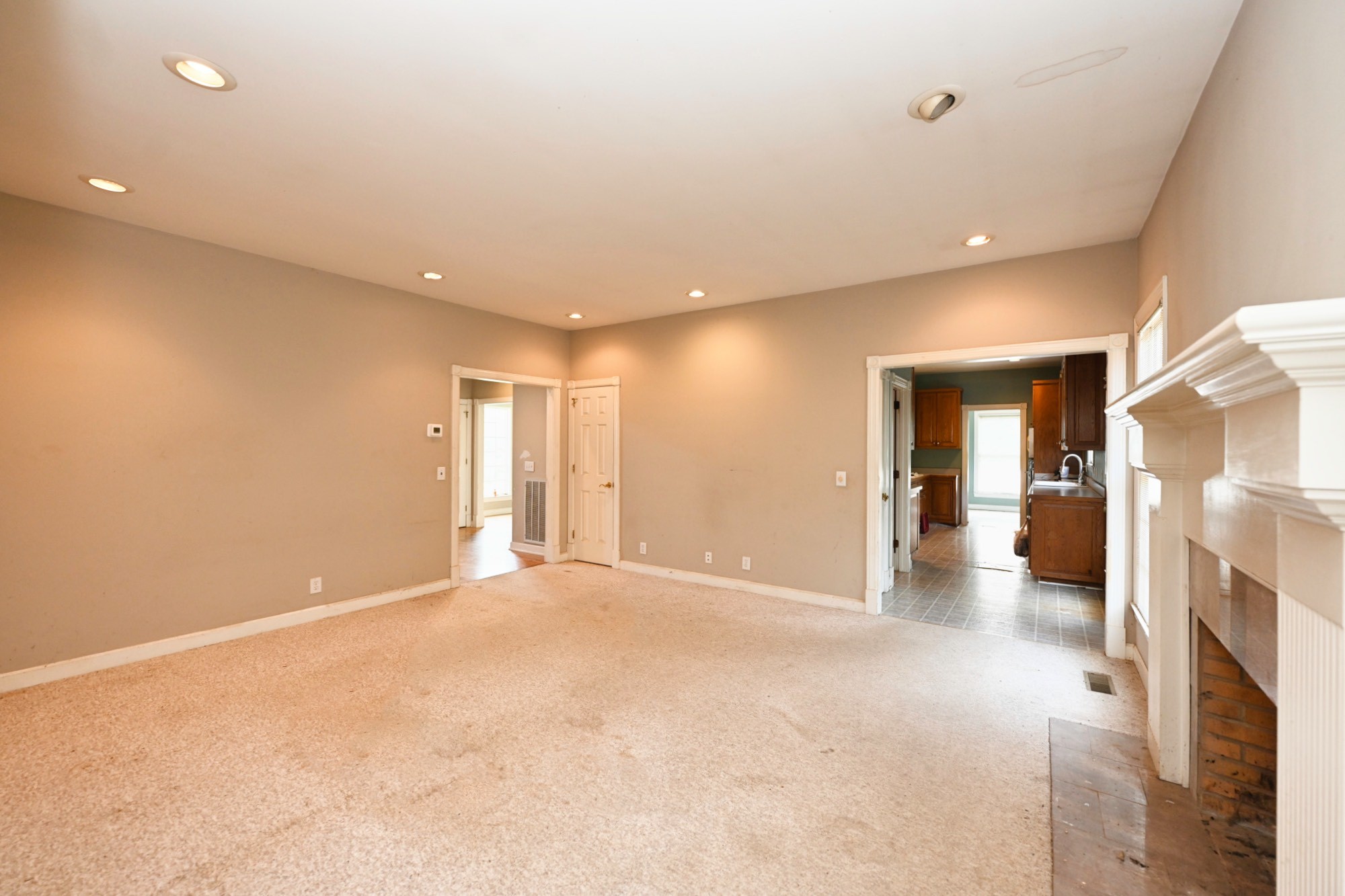 795 New Shackle Island Road Hendersonville, TN 37075 - Photo 7 of 41 a view of a livingroom with a staircase