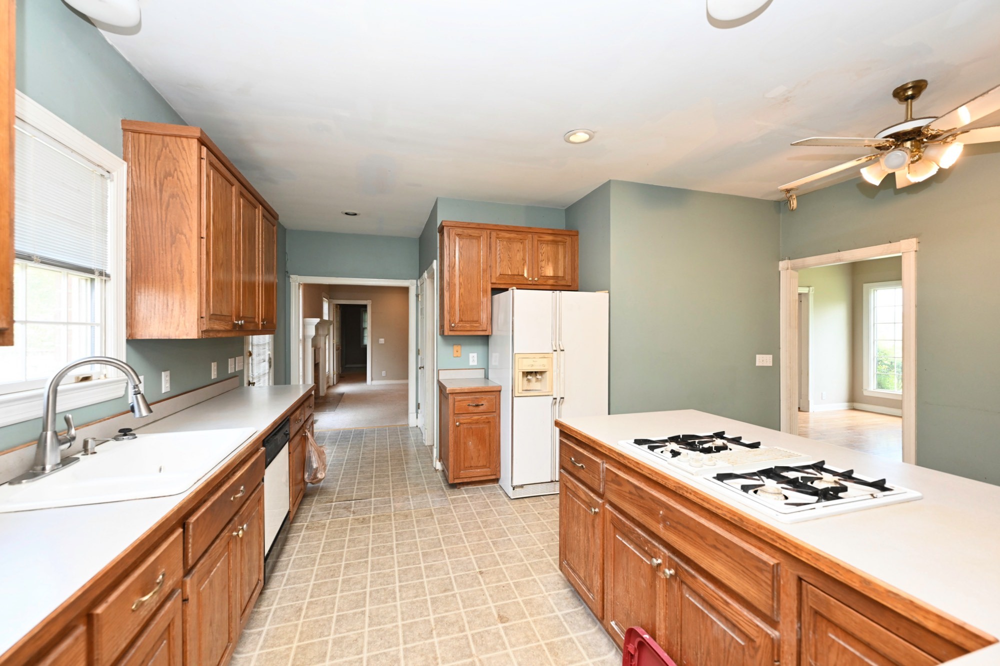 795 New Shackle Island Road Hendersonville, TN 37075 - Photo 9 of 41 a kitchen with a stove a refrigerator and a sink