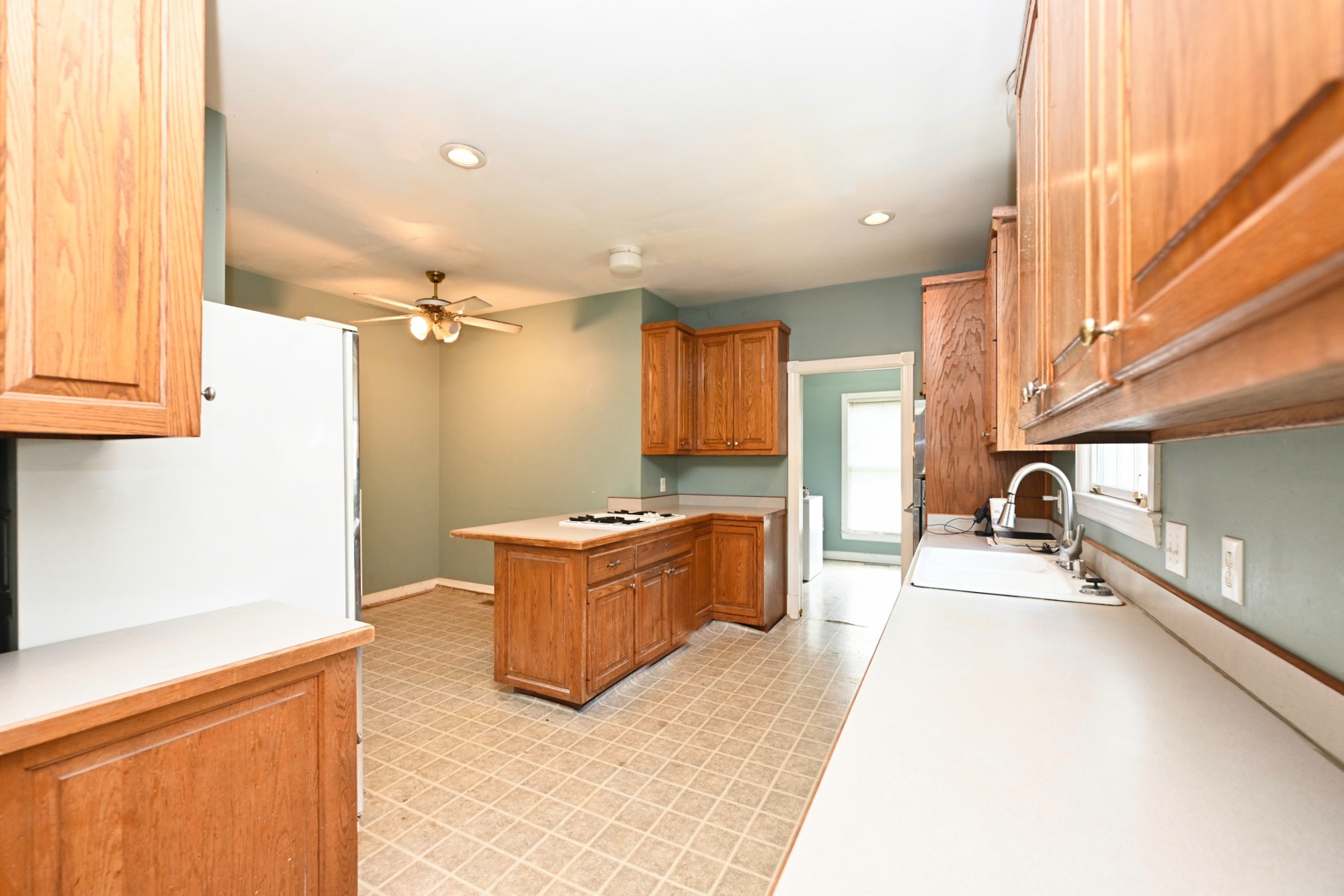 795 New Shackle Island Road Hendersonville, TN 37075 - Photo 10 of 41 a large white room with a large window