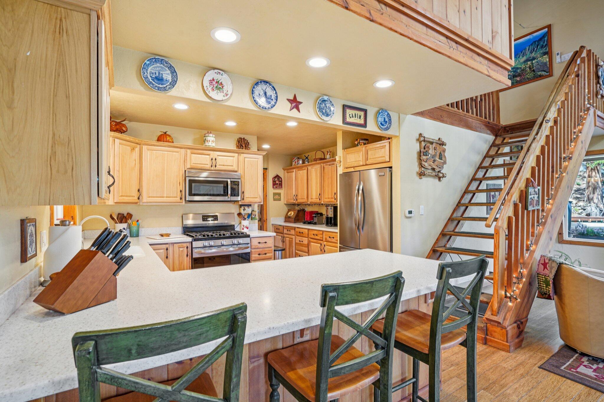 25361 Skyline Way Idyllwild, CA 92549 - Photo 13 of 42 a view of a dining room with furniture