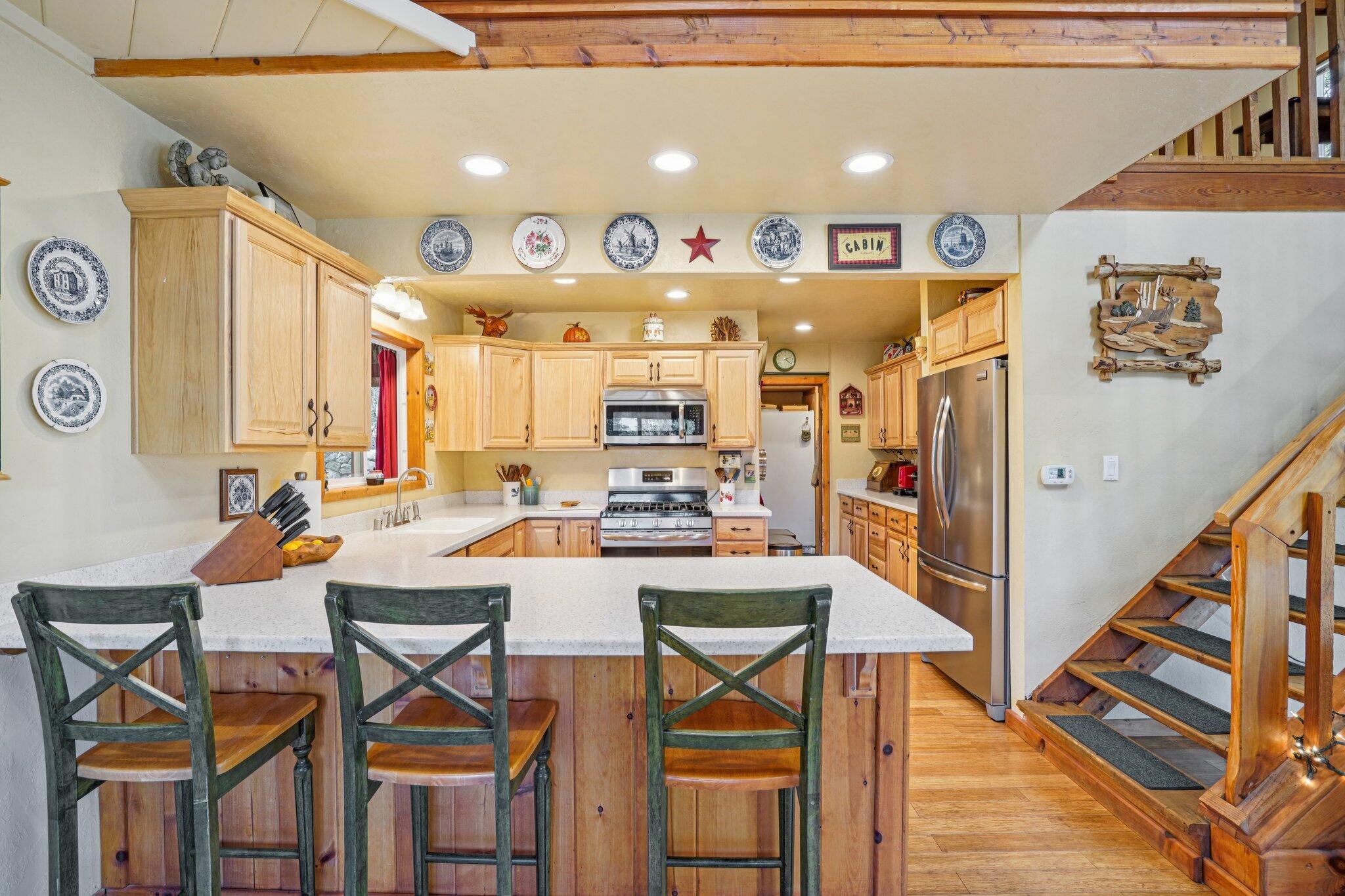 25361 Skyline Way Idyllwild, CA 92549 - Photo 14 of 42 a view of a dining area with furniture and a table