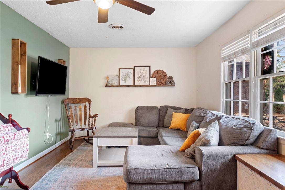 1112 Stage Road Auburn, AL 36830 - Photo 10 of 23 Spacious Living with a large sectional
